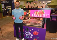 Karan Kohli is holiding his favourite strawberry of the WOW Berry Line, the Lolliberry
